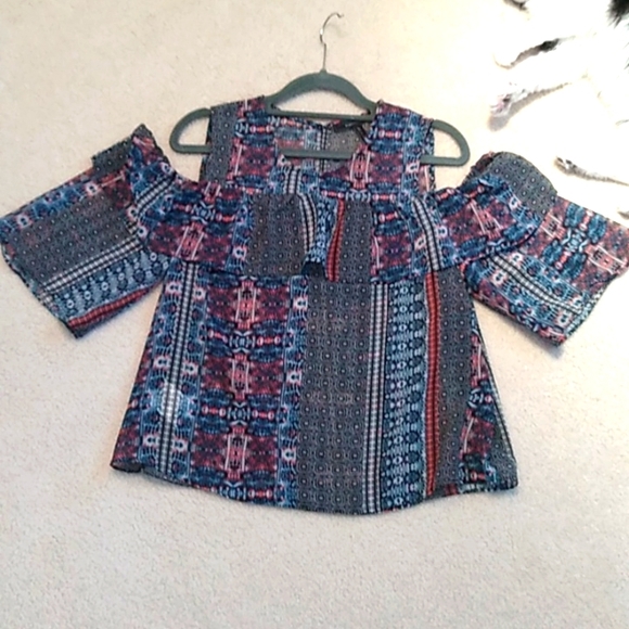 Cold shoulder multi color blouse in like new condition. - Picture 2 of 4